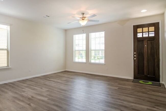 Building Photo - 200 Diamond Point Dr