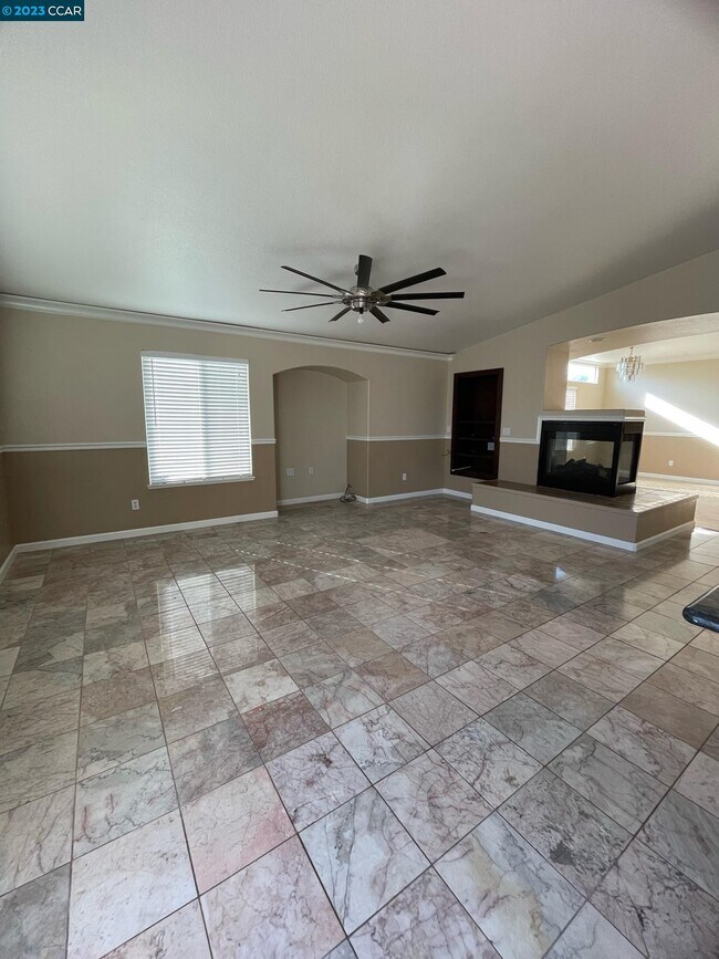 Building Photo - 6439 Eagle Ridge Dr