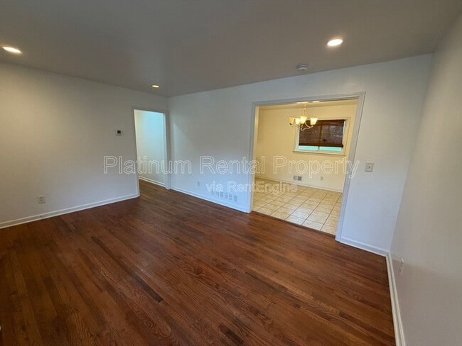 Foto del edificio - 3721 Brookcrest Cir