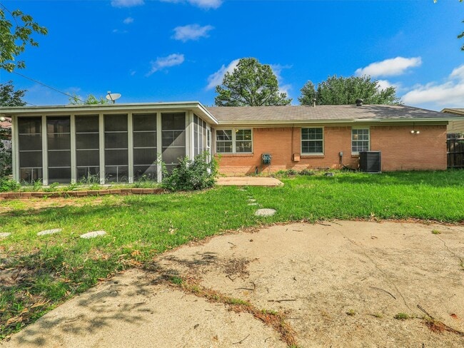 Building Photo - 2976 Cameo Ln