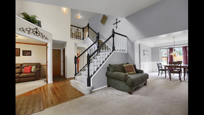 Foto del edificio - 2 Story Home for Rent in the Briargate Area