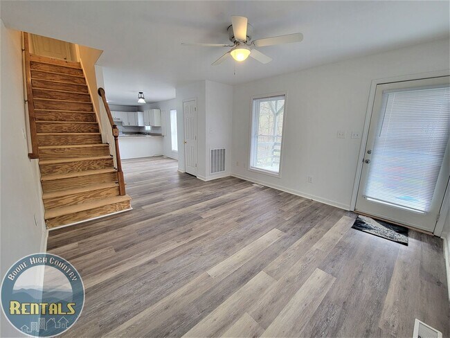 Foto del edificio - 186 Grandfather Farms Rd