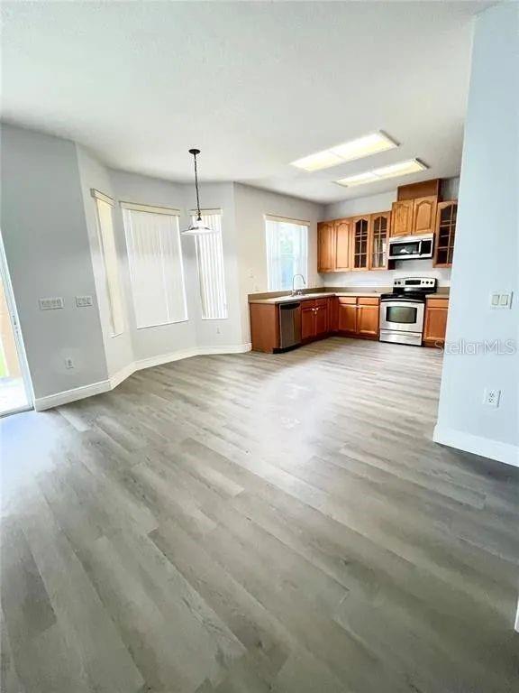 Building Photo - 12946 Grovehurst Ave