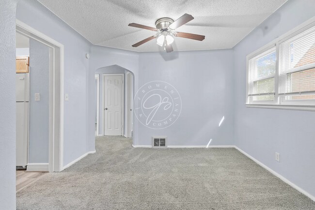 Foto del edificio - Rare 3-bedroom main-level duplex now available! .