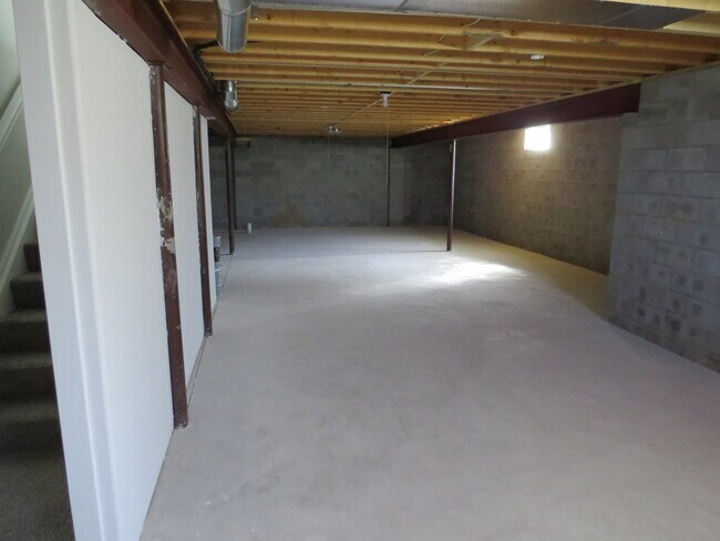 Building Photo - 150 Cedars Pl