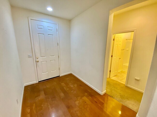 Foto del edificio - Beautiful Single Story Home with Local Park a Block Away!