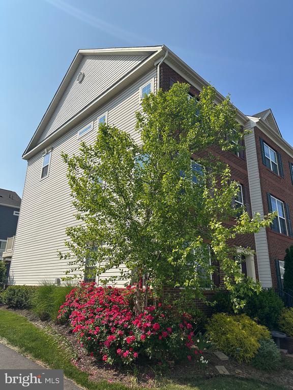 Building Photo - 5050 Judicial Wy