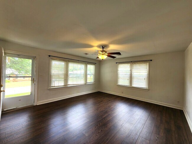 Foto del edificio - 2 Bed 1 Bath 2 Covered Carport in Corbin P...