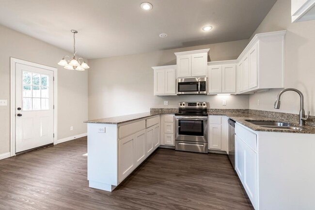 Building Photo - spacious townhome in a cul de sac!