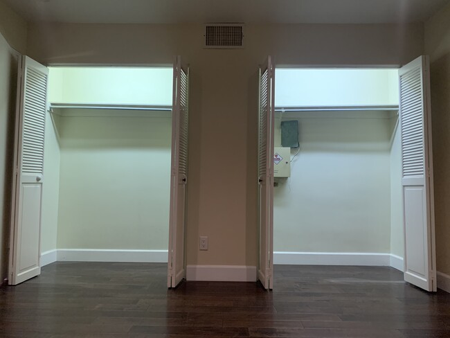 Building Photo - 1310 Roxbury Dr
