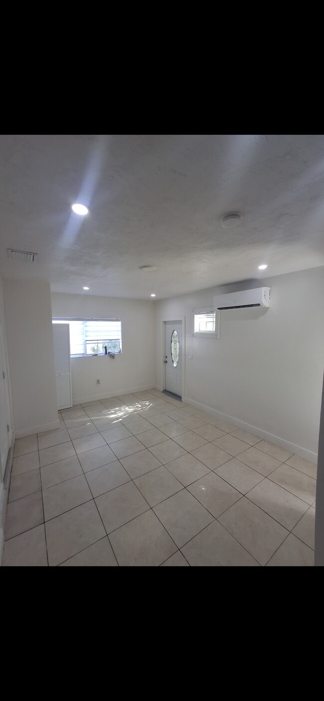 Building Photo - 10321 SW 158th Ter