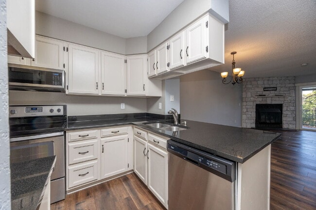 Building Photo - "Discover Comfort and Style: Spacious 2-Be...