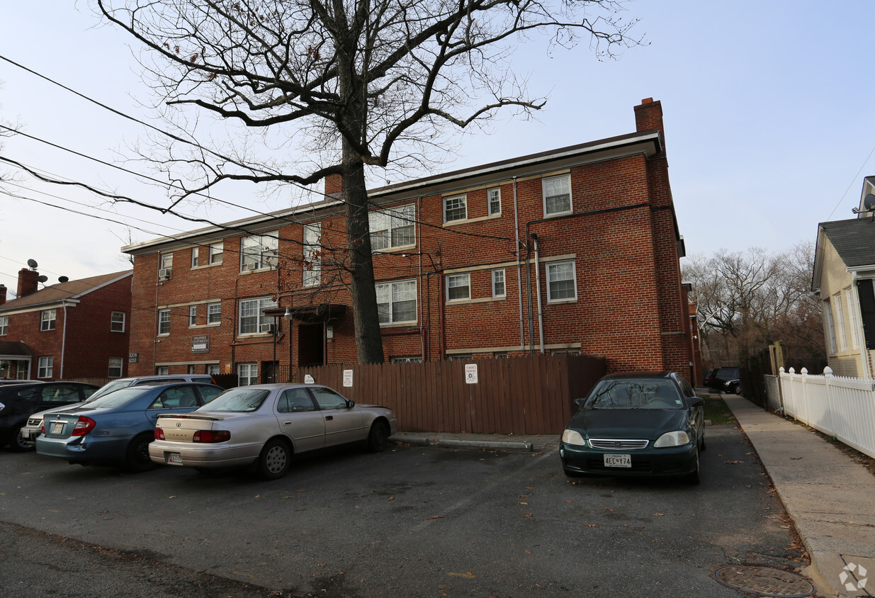 Building Photo - Roanoke Apartments