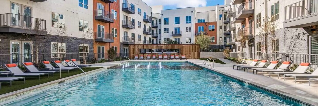 Foto principal - Modern Downtown Studio W/D In-Unit