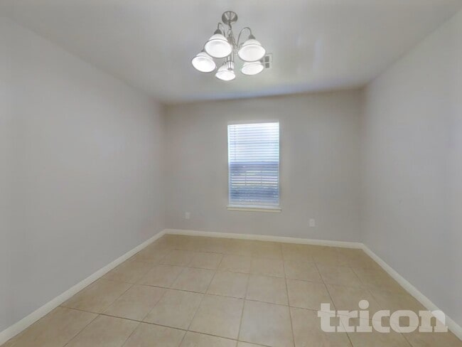 Building Photo - 411 E Carby Rd