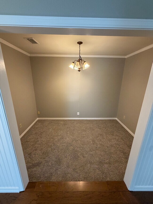 Foto del edificio - 329 N Date St