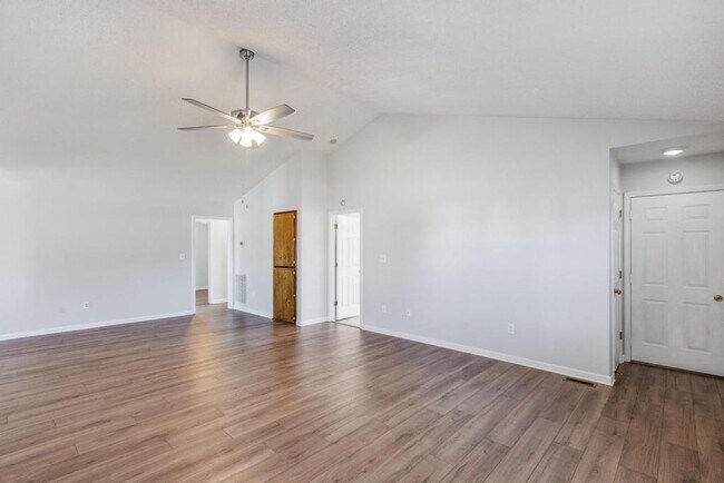 Foto del edificio - 4 Bedrooms/2 Bath Ranch Home!