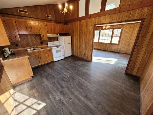 Building Photo - 662 Briarwood Rd