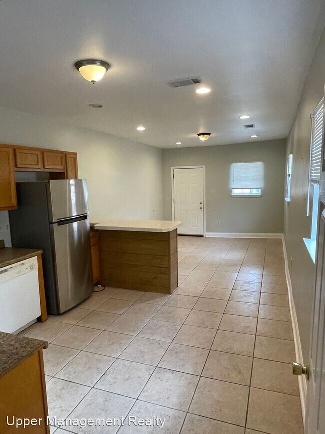 Foto del edificio - 2 br, 2 bath Apartment - 3130-32 Delachais...
