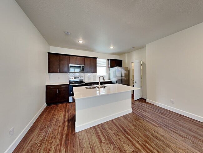 Building Photo - 6041 W Copperhawk Dr
