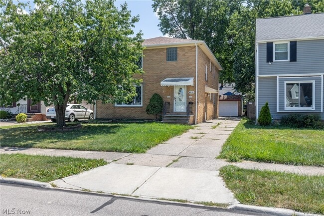 Building Photo - 8221 Pelham Dr