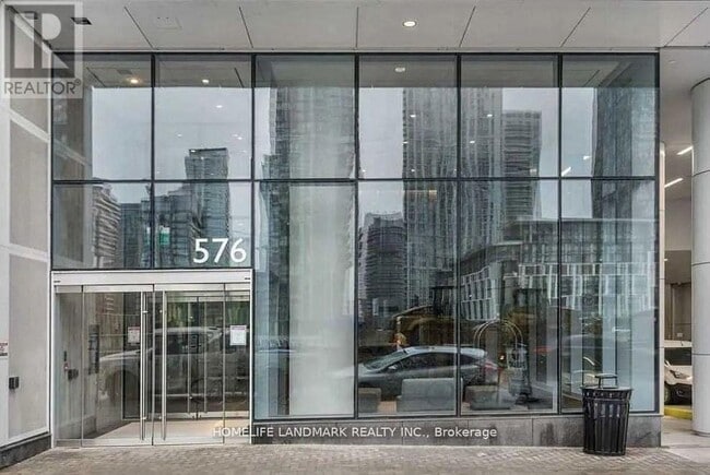 Building Photo - 576 Front St W