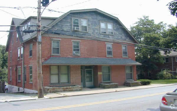 Primary Photo - 142 E Evergreen St