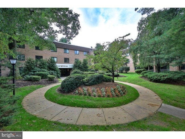 Photo - 1650 Oakwood Drive Unit E313 Apartment