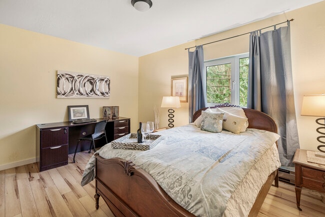 2nd Bedroom Upstairs - 20043 Forest Park Dr NE