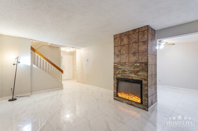 Photo du bâtiment - Spacious 3 Bedroom 2.5 Bathroom Townhouse with Den in Guildford – Tall Timbers Community