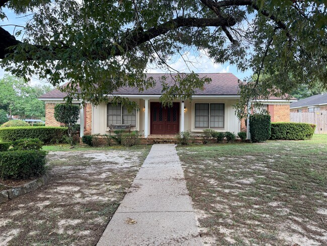 Building Photo - 1017 Westbury Dr