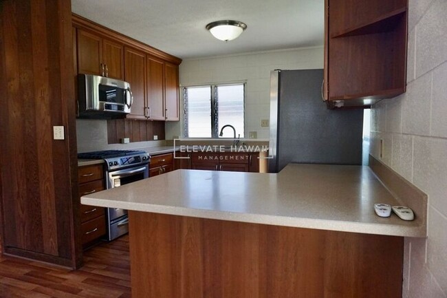 Foto del edificio - Large 5 bed 2 bath Home in Kalihi