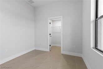 Building Photo - 452 Mercedes Ct