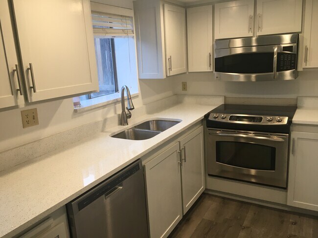 Kitchen sink - 1070 E Atkin Ave Townhome