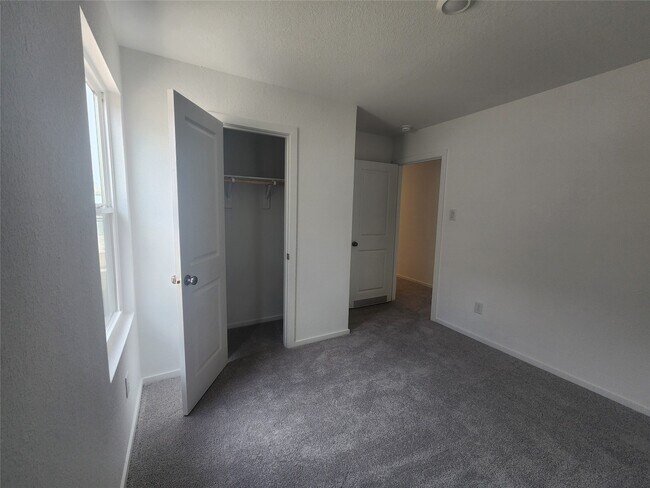 Foto del edificio - 906 Pertuso Ln