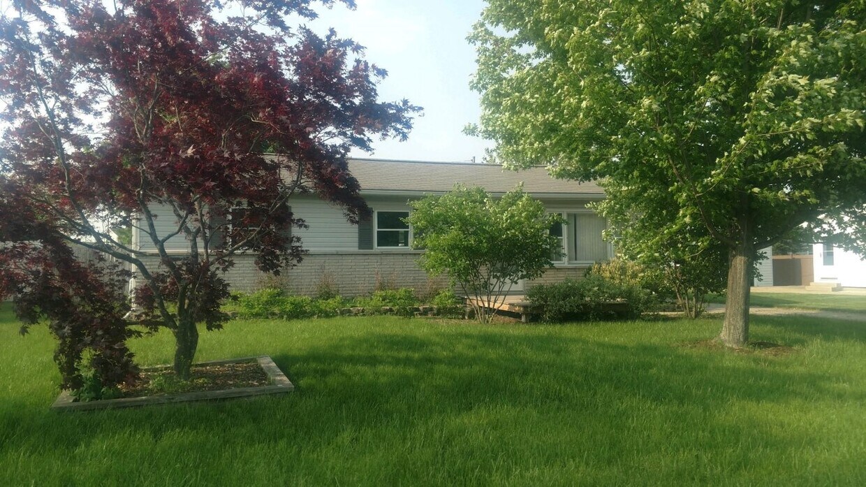 1325 Savoy Ln, Saginaw, MI 48604 House Rental in Saginaw, MI