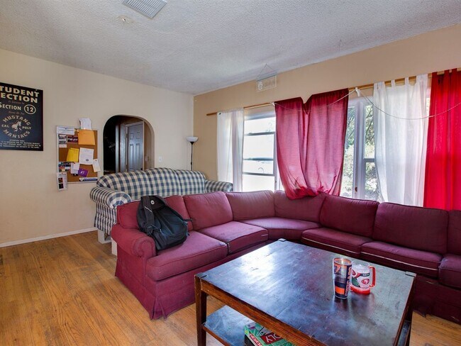 Foto del edificio - 567 Hathway Ave