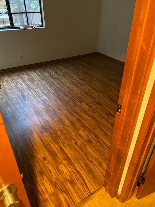 Building Photo - The Boardwalk- Walking distance to UCSD! 2...