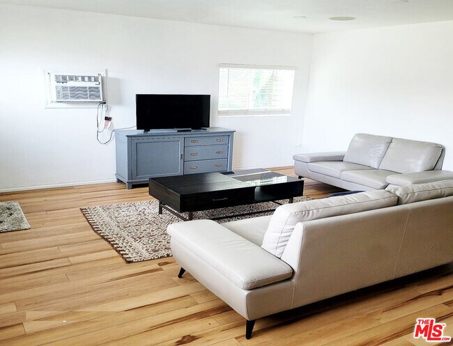 Foto del edificio - 16877 Orangecrest Ct
