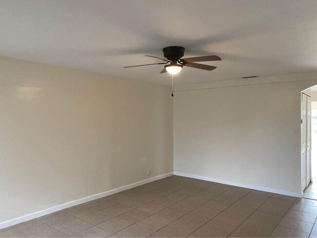 Building Photo - 3952 NW 83rd Ln