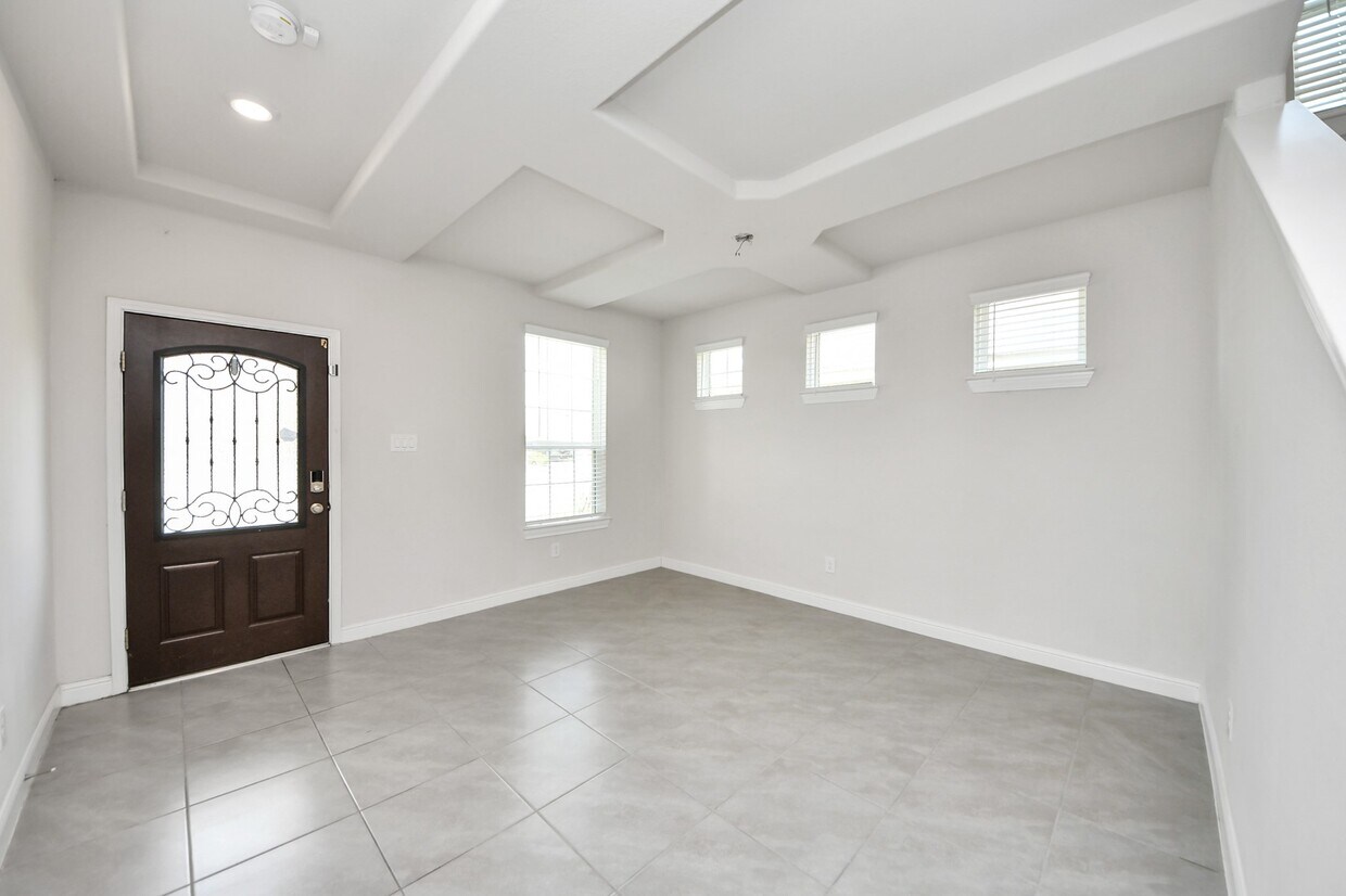Foto principal - 4422 Sandhill Terrace Ln