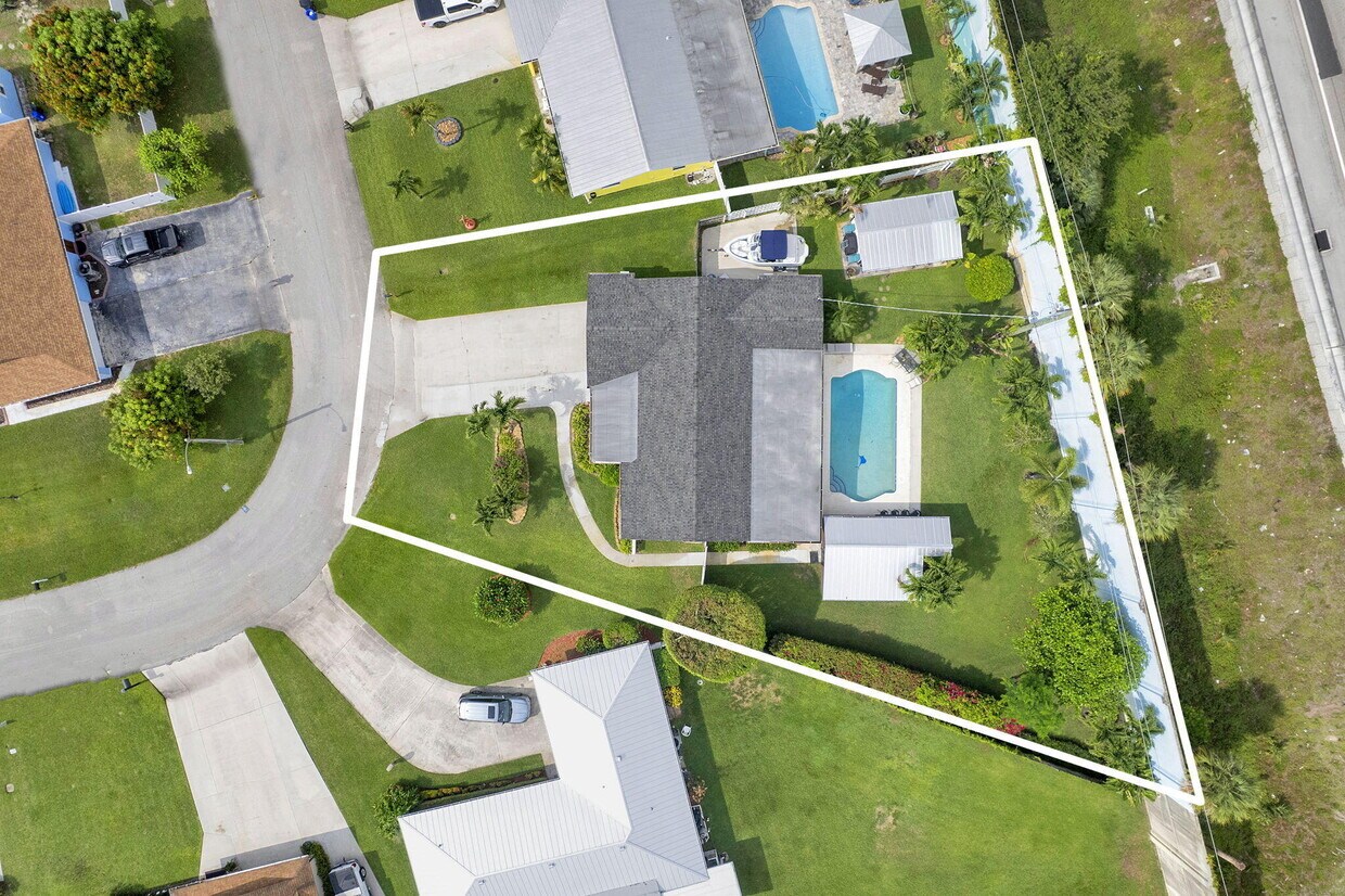 Foto principal - 10339 Daphne Ave