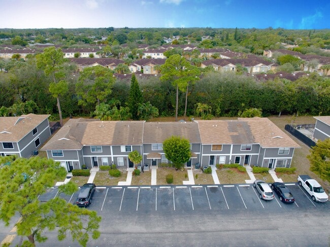 Building Photo - 799 Hill Dr