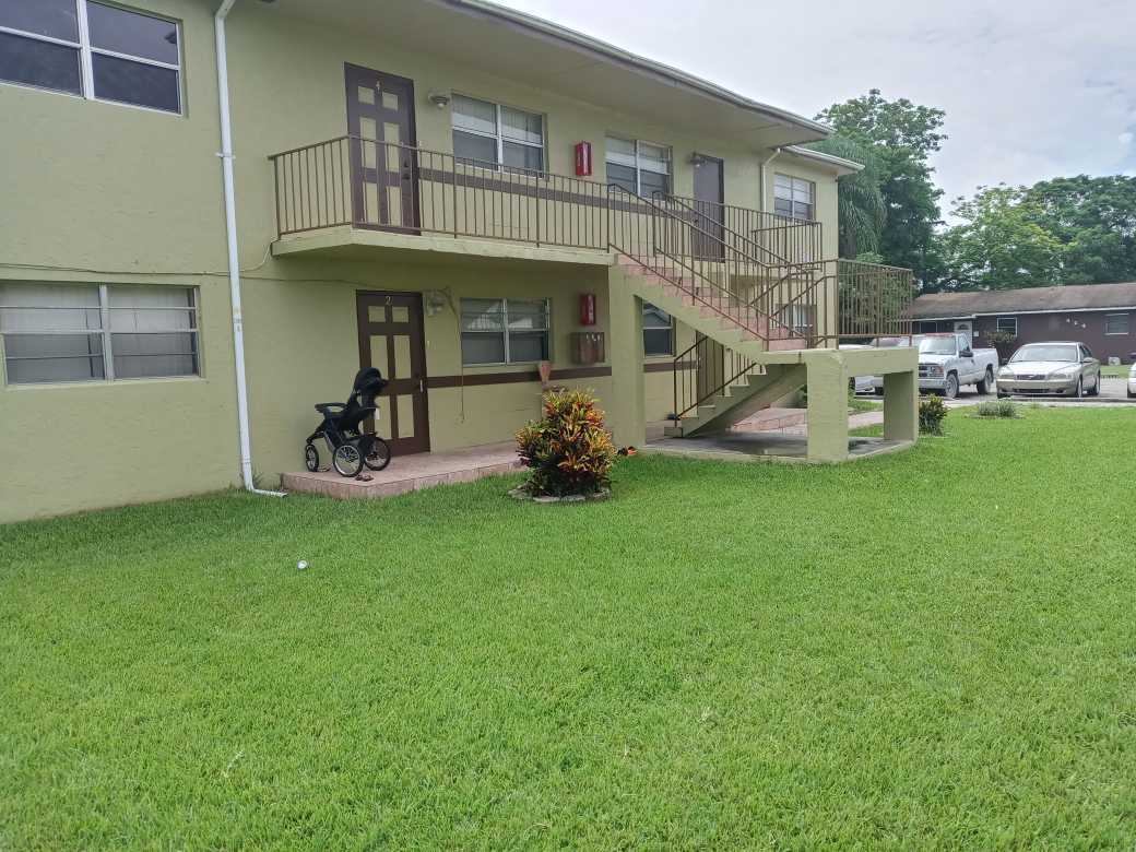 Primary Photo - 423 N Cocoanut Rd