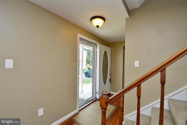 Building Photo - 9001 Fox Lair Dr