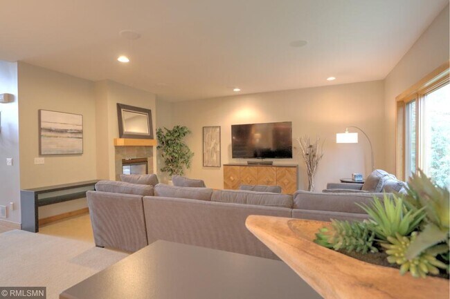 Foto del edificio - 725 Weston Ridge Pkwy