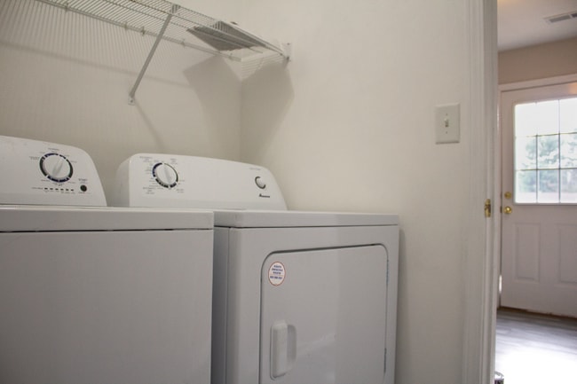 Building Photo - 85 Charleston Ln