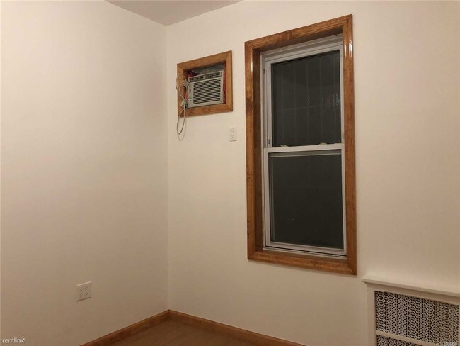 Foto del edificio - 3 br, 1 bath - 56th Ave