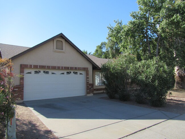 Building Photo - 3 Bedroom Home with Pool In Northeast Mesa!