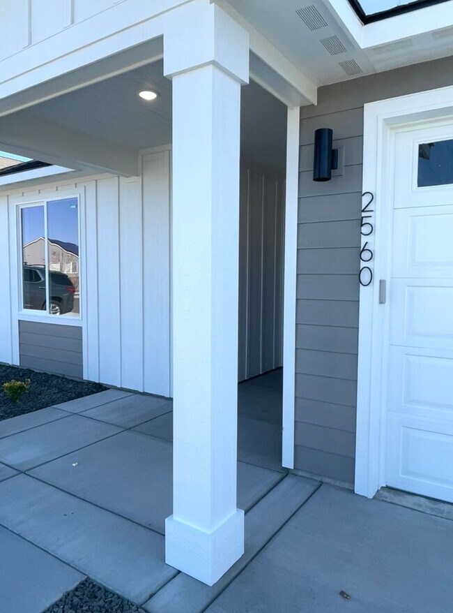 Foto del edificio - New Construction Tanninen Home in Richland